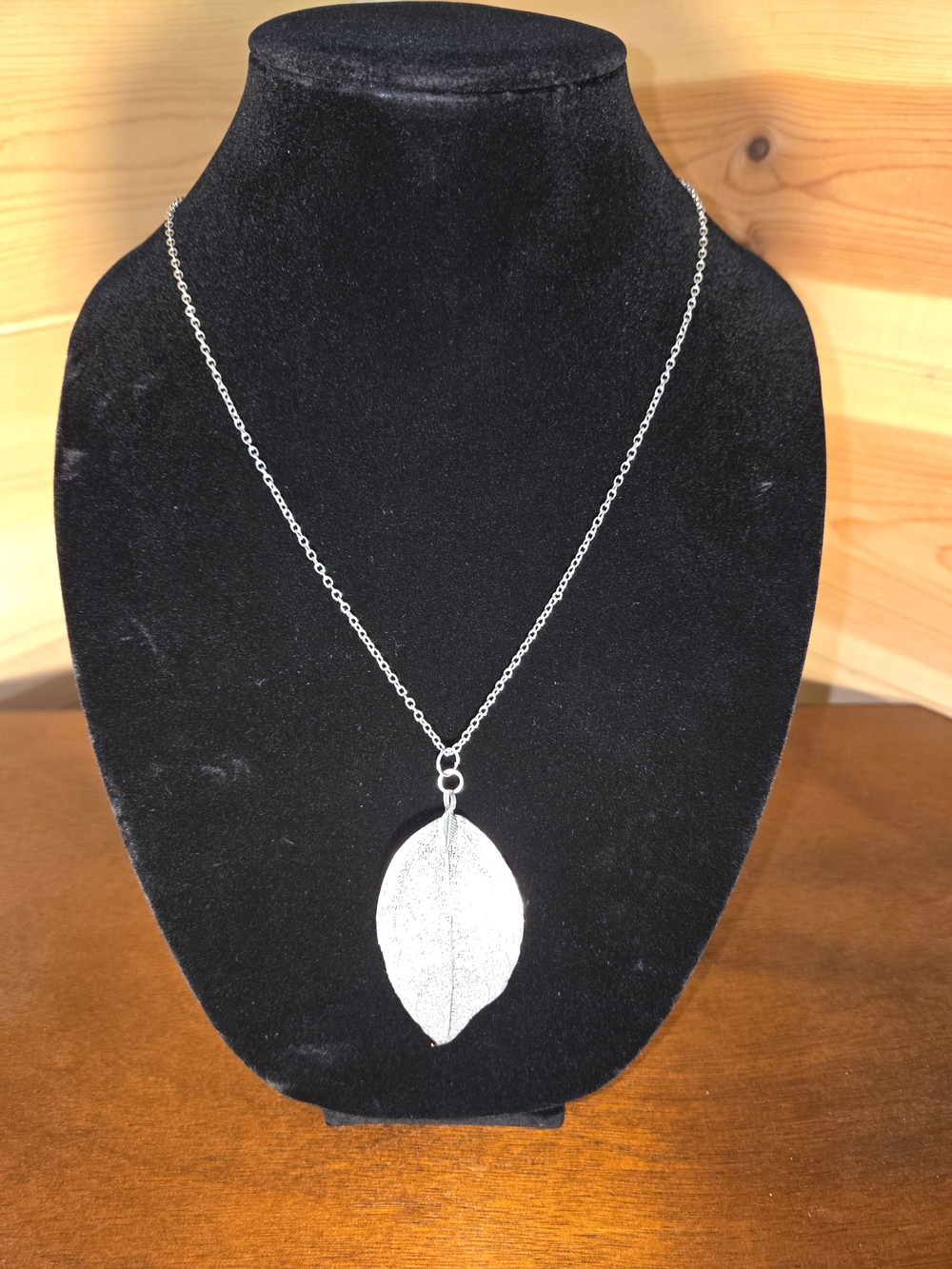 Leaf‎ Pendant Necklace in Silver for Women